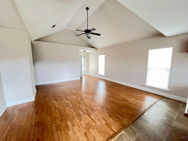 Photo - 114 Shasta Dr