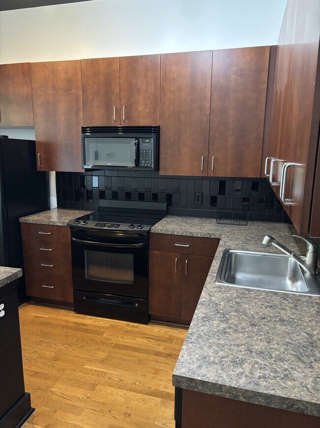 Photo - 810 W 4th St Townhome