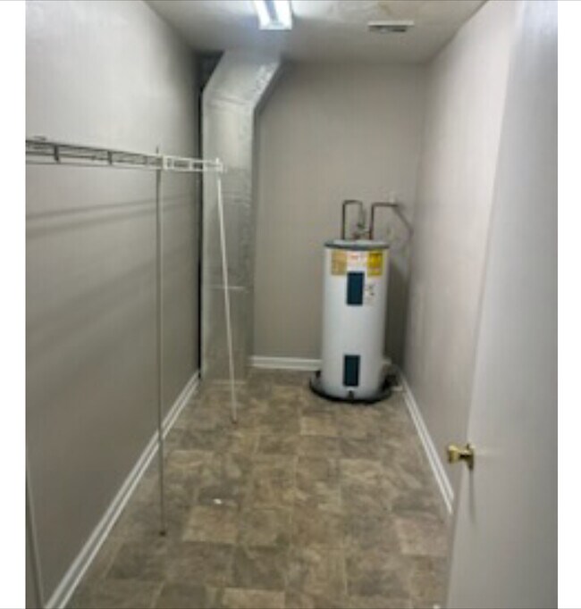 Photo - 301 S Lipona Rd