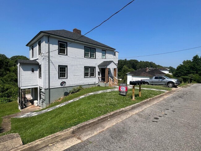 Photo - 305 Granville St