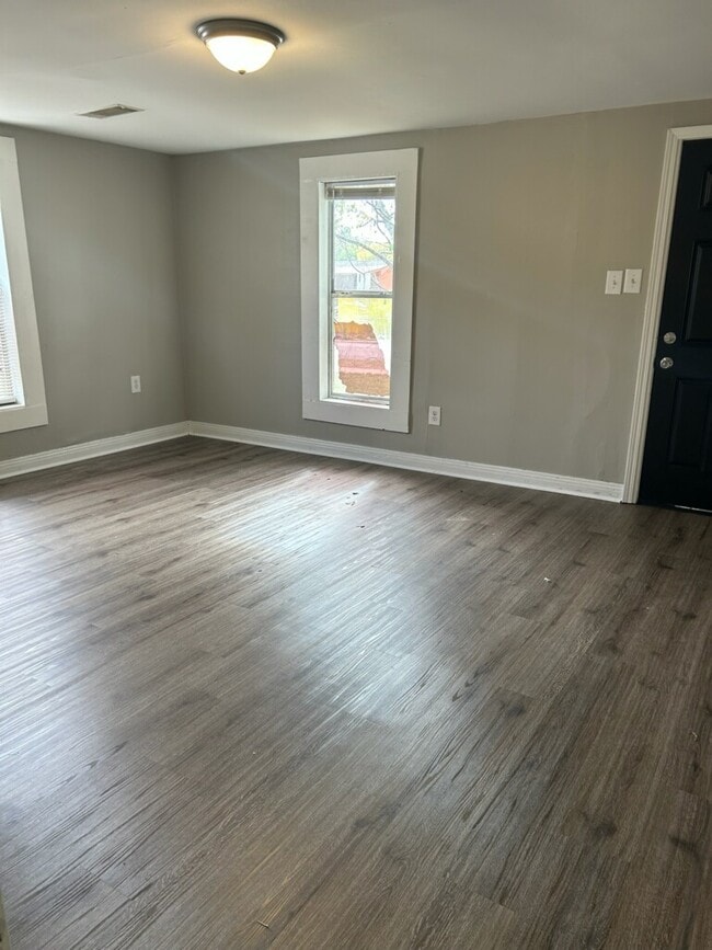 Photo - 501 W 47th St