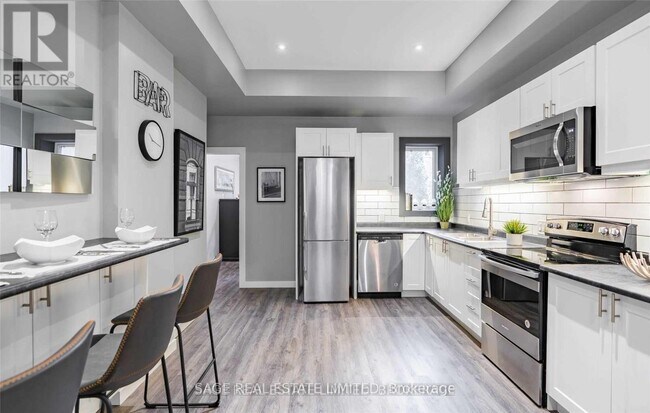 Photo - 247 Lisgar St