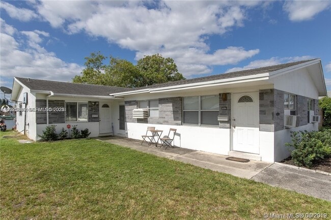 Photo - 1064 SW 2nd St Unit 1