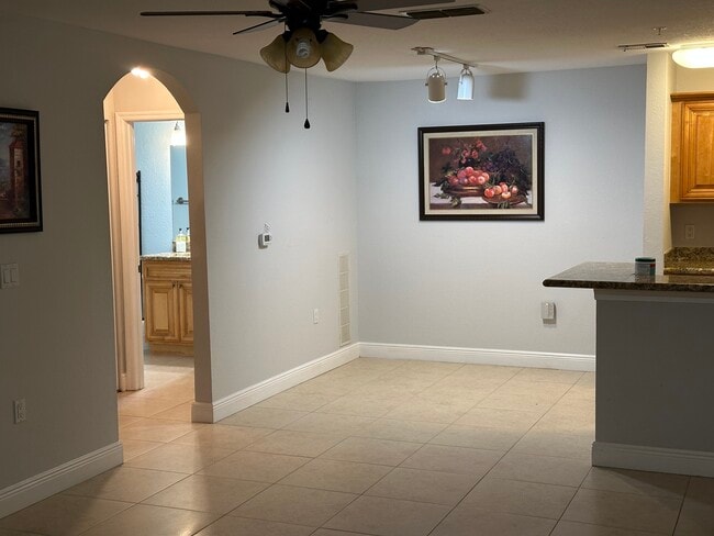 Building Photo - 7405 Vista Way Unit 102