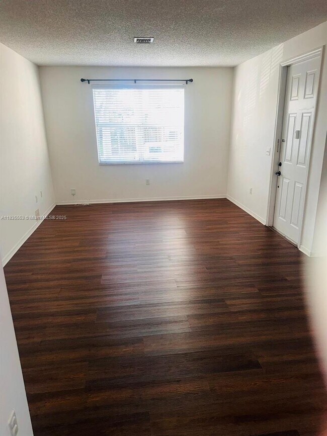 Photo - 4256 NE 9th St