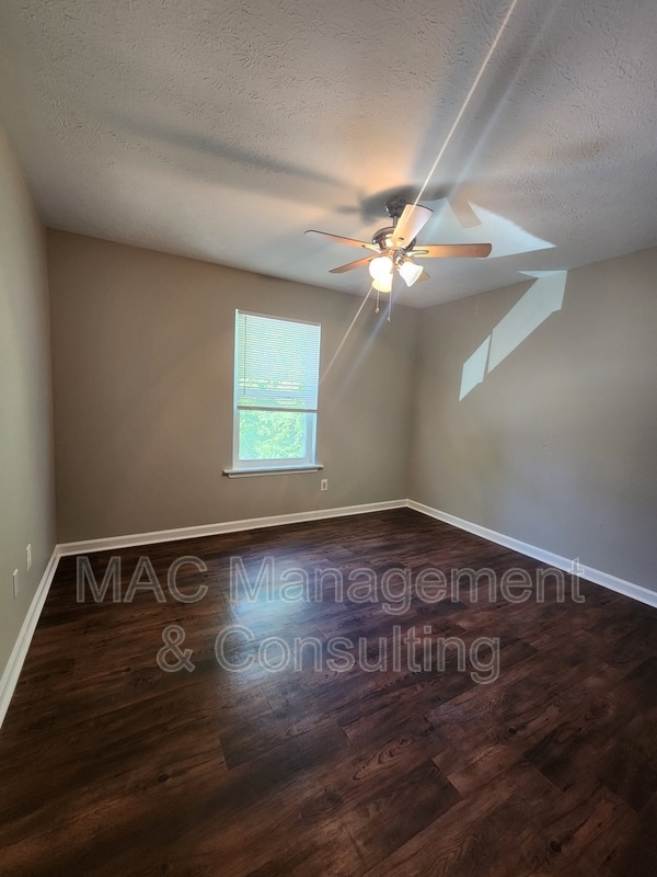 Photo - 1495 Autumn Ave