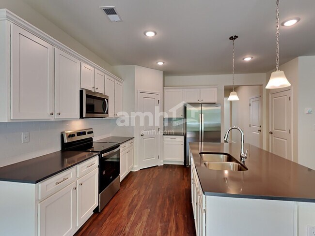 Photo - 215 Pecan Dr
