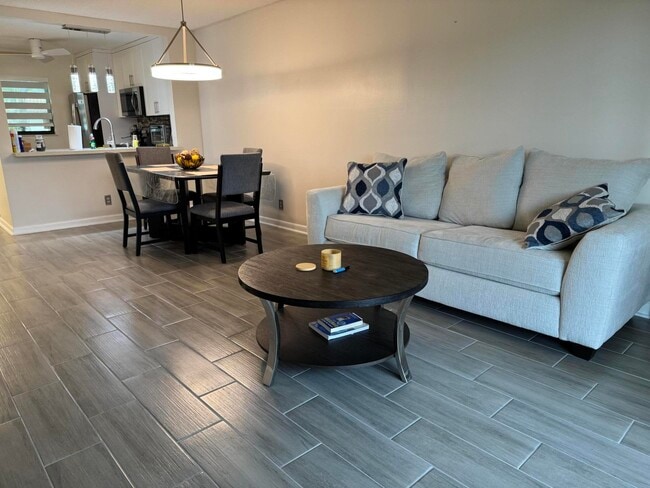 Building Photo - 7142 Golf Colony Ct Unit 206