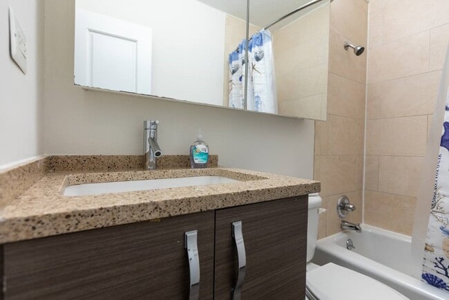 Photo - 121 E 23rd St Unit 21L