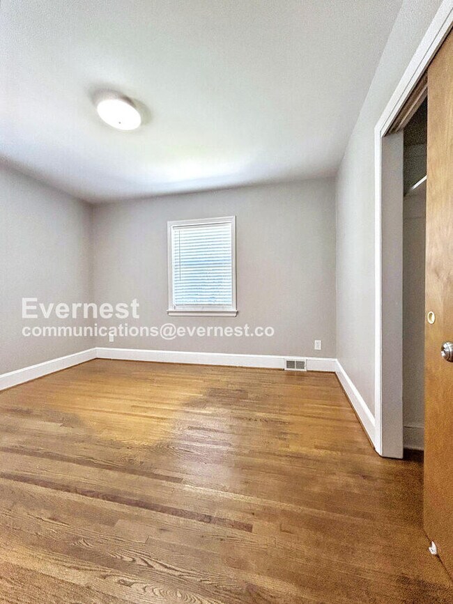 Photo - 6728 Kemp St