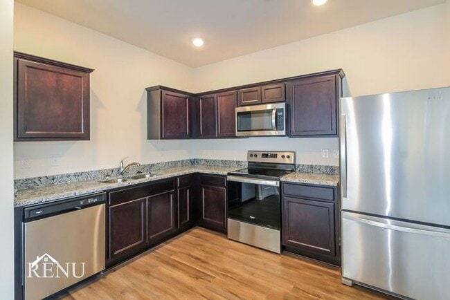 Photo - 3085 Calcutta St