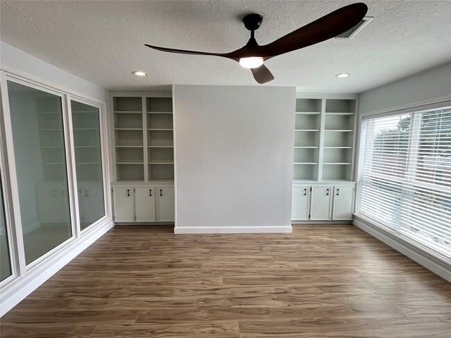 Photo - 4006 Breakwood Dr