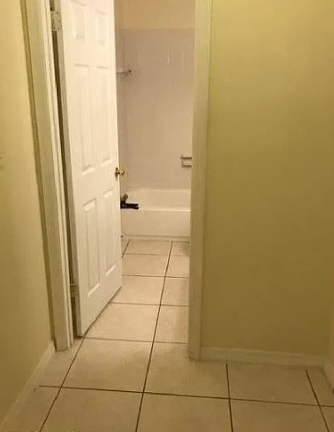 Photo - 2 bed 1 bath with 900 sf. Great location b...