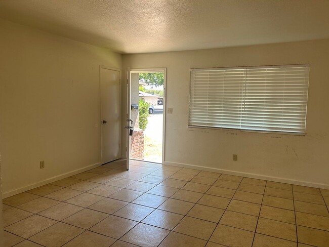 Photo - 1705 Carver Ct Unidad 3