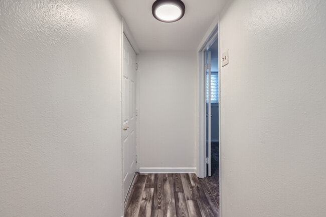 Foyer - 3740 S Delaware St Unit A