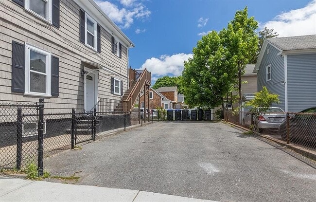 Photo - 205 Ives St