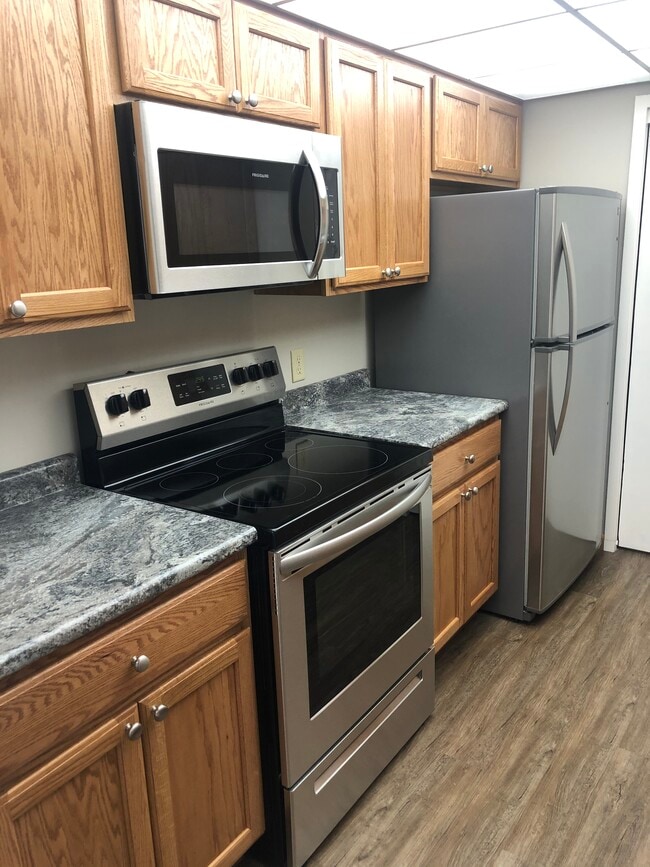 Lincoln Tower Apartments - Lincoln Tower Apartments
