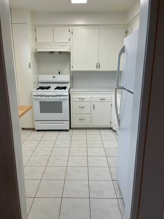 Photo - 5319 Radford Ave Unit 5