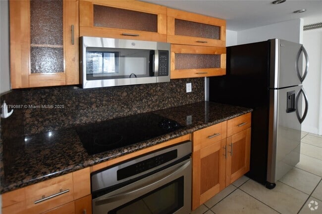 Building Photo - 540 Brickell Key Dr Unit 1511 Rental