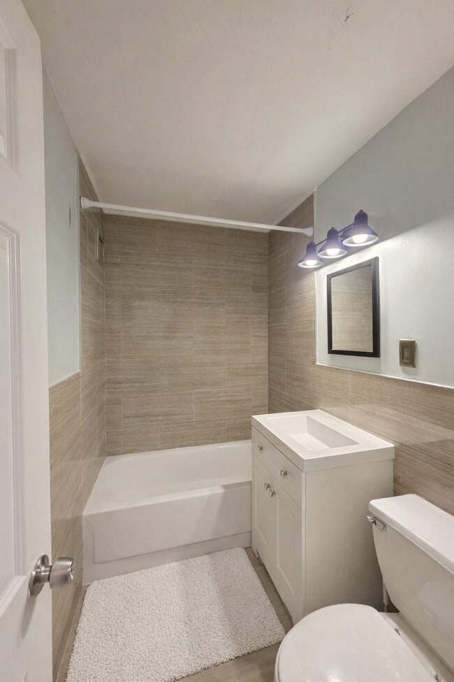 Photo - 135 Montgomery St