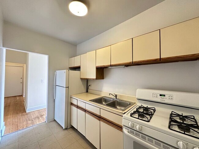 Photo - 1532 N Kedzie Ave Unidad E3 Rental