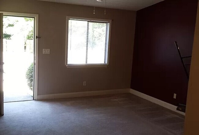 Photo - 1 bedroom 1 bath townhouse! Off of Tharpe st! Available now!
