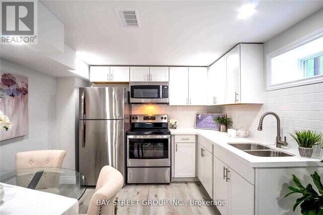 Photo - 351 E 27th St