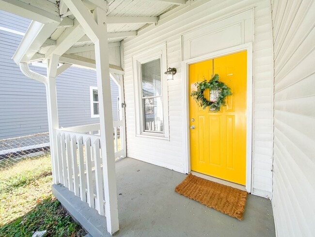 Building Photo - Beautiful 3 Bedroom Home!