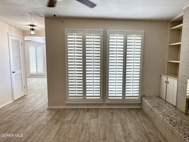 Photo - 10101 Renfrew Dr