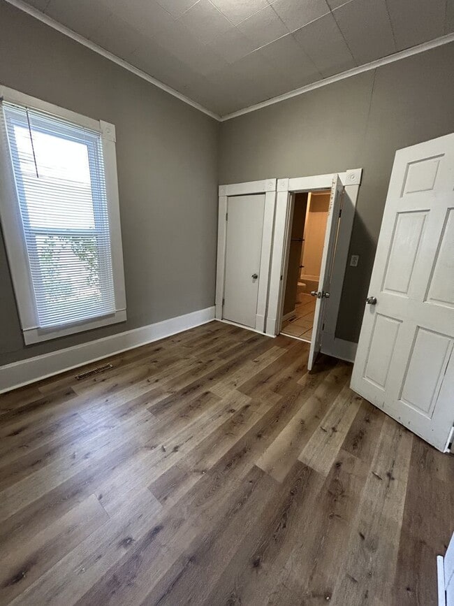 Photo - 706 W Kansas St