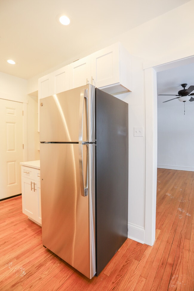 Photo - 2005 W Argyle St Unit 1N