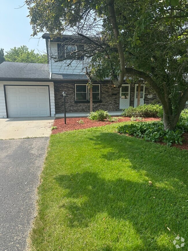 Building Photo - 134 Huntington Rd Rental