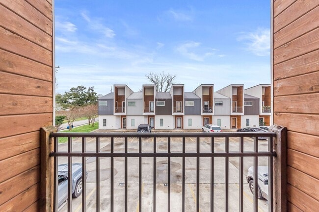 Photo - Modern Luxurious Lafayette Townhome for Rent (Right Across From the Oil Center)!