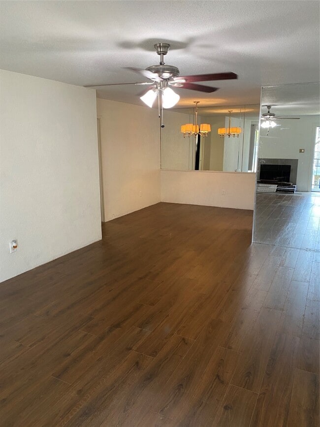 Building Photo - 9797 Leawood Blvd Unit 306 Rental
