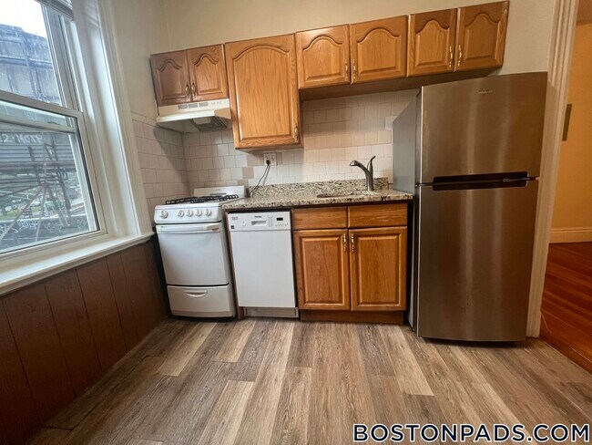 Photo - 126 Warren St Unidad 24