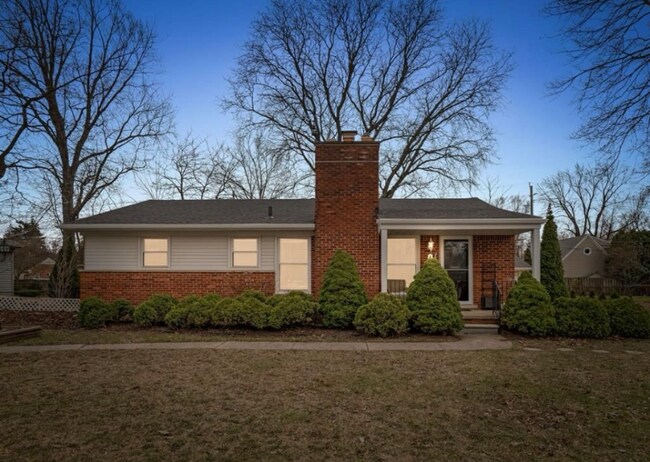 Photo - 1602 E Maple Rd