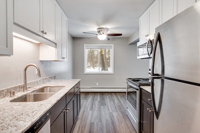 Photo - Whispering Pond Apartments