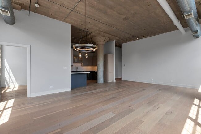 Photo - 17 N Loomis St
