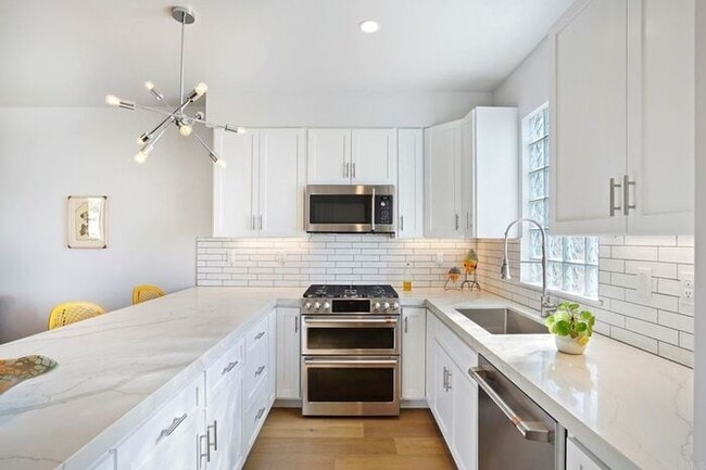 Building Photo - Discover this stunning 2-bedroom, 2-bath home in San Diego!