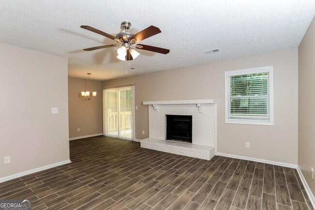 Photo - 9073 Woodgreen Way