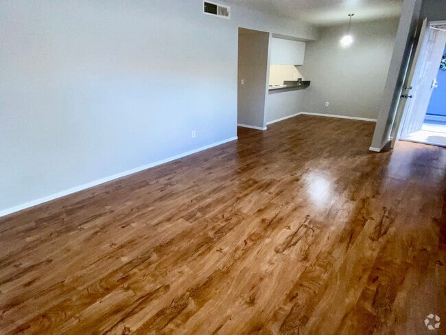 Building Photo - Spacious Two Bedroom Two Bath Condo in Tempe