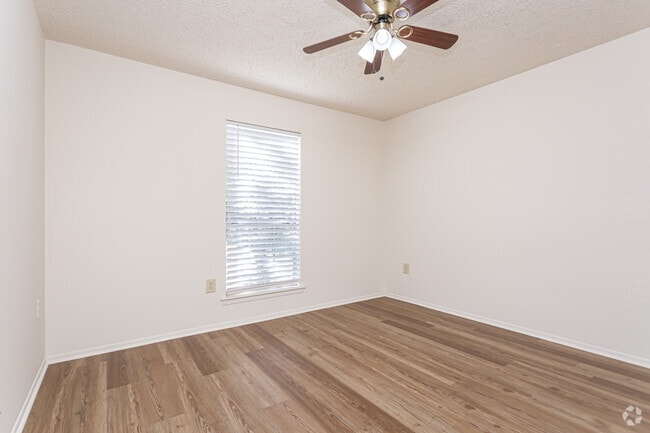 2 BR, 2 BR - 987 SF