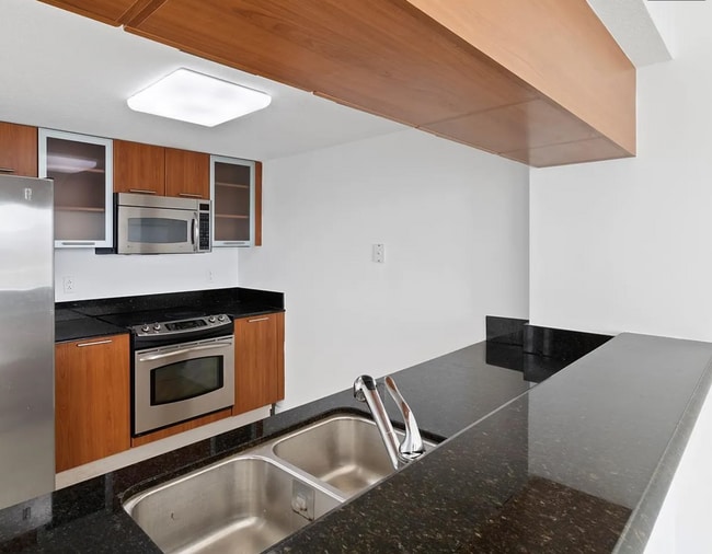 Building Photo - 1800 N Bayshore Dr Unit 2006