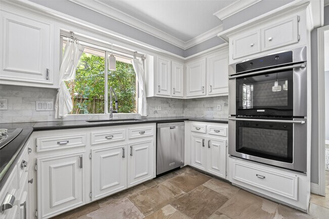 Photo - 7111 Halfpenny Rd