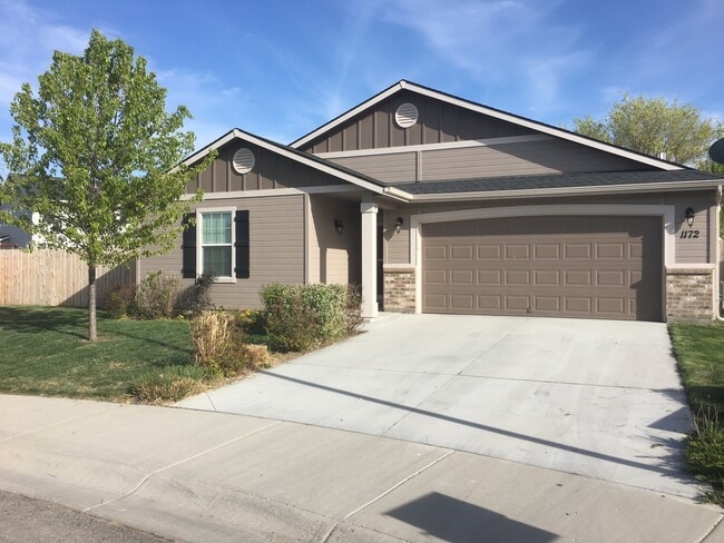 Building Photo - Spacious Single-Level Home on Cul-De-Sac
