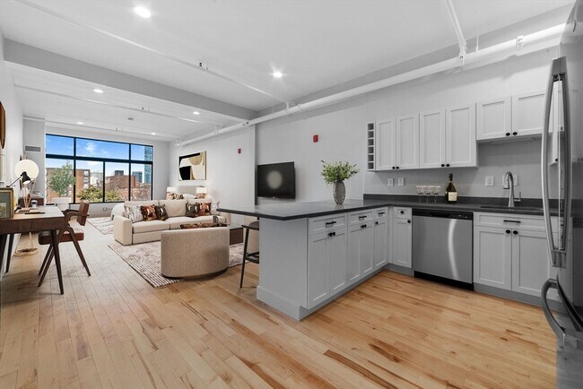 Building Photo - 70 Northampton St Unit 404