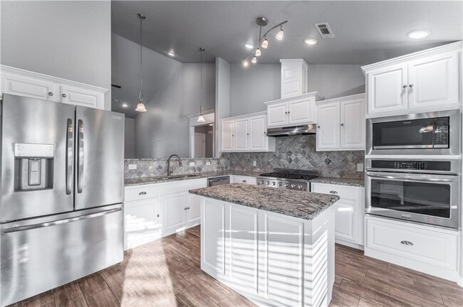 Photo - 210 Adams St