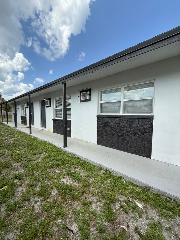 Photo - 1096 W 28th St (Riviera Beach, FL)