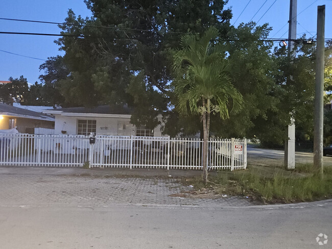 Building Photo - 1298 NW 38th St Rental