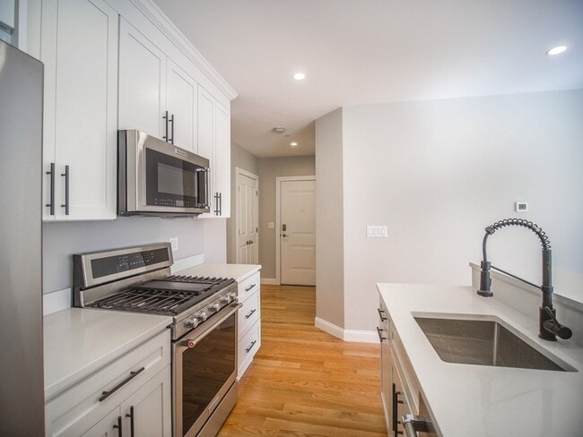 Photo - 194 Havre St Unit 302